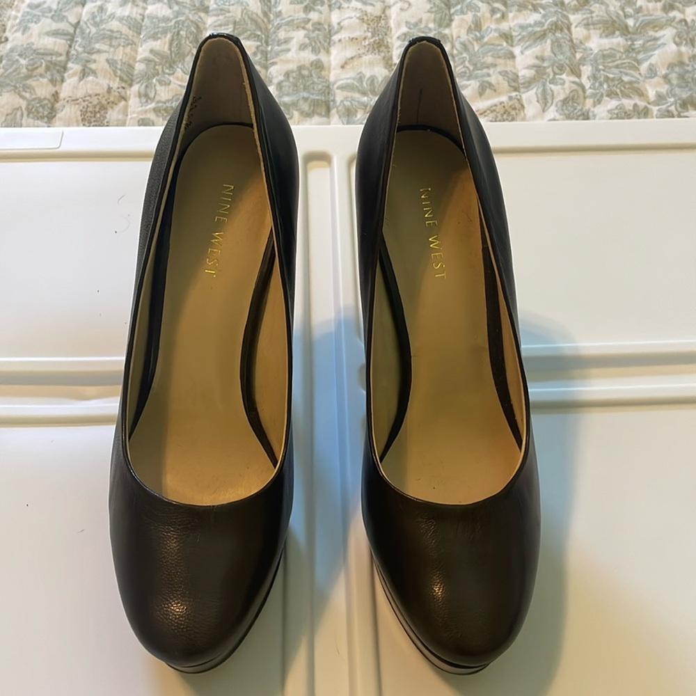 Woman’s Nine West Pumps